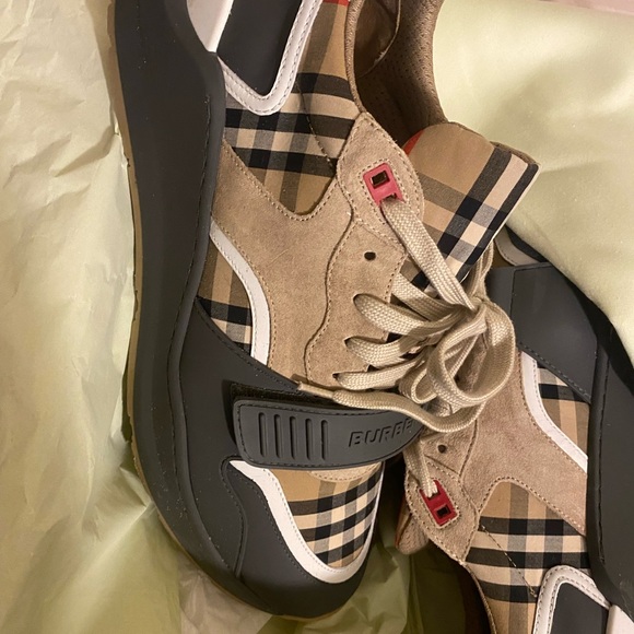 Burberry sneakers - Picture 6 of 13